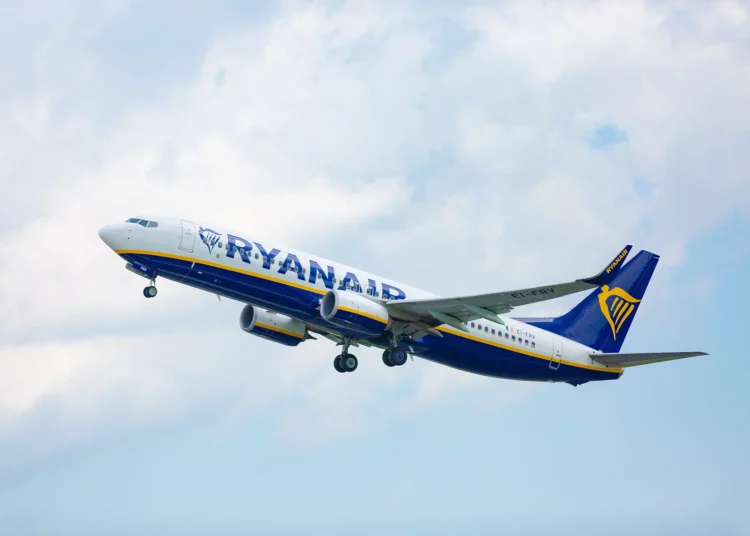 Ryanair B737-800, aut. Ryanair