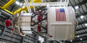 Sprzęt NASA SLS dla misji Artemis III przybywa na Florydę, aut. NASA
