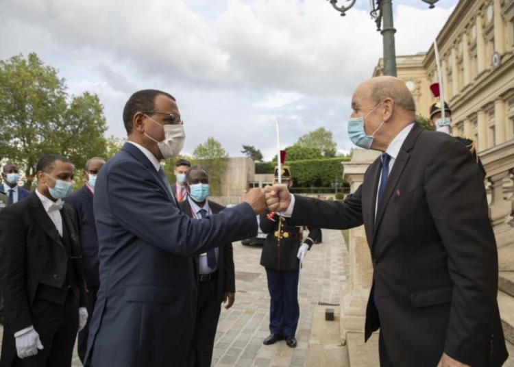 Rozmowa Jeana-Yvesa Le Driana z Mohamedem Bazoumem, prezydentem Republiki Nigru, 18 maja 2021 rok. Aut. MEAE/Judith Litvine