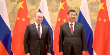 Prezydent Rosji Władimir Putin i przewodniczący Chińskiej Republiki Ludowej Xi Jinping na spotkaniu podczas XXIV Zimowych Igrzysk Olimpijskich w Pekinie, 4 lutego 2022 roku. Aut. en.kremlin.ru