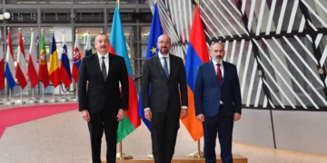 Prezydent Azerbejdżanu Ilham Alijew, Przewodniczący Rady Europejskiej Charles Michel i premier Armenii Nikol Paszynian, 23 maja 2022 roku, aut. Ambasada Azerbejdżanu w Belgii