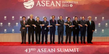 Zdjęcie grupowe przywódców ASEAN przed 43. sesją plenarną szczytu ASEAN w Dżakarcie, wtorek 5 września 2023 roku. Centrum medialne szczytu ASEAN 2023/Dwi Prasetya/foc/ratih.