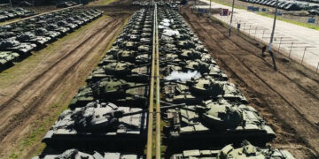 Czołgi stojące w rosyjskim składzie przechowywania fot wikimapia