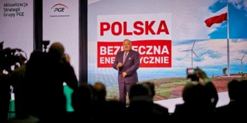 Wojciech Dąbrowski podczas konferencji prasowej o aktualizacji strategii PGE, 29 sierpnia 2023 roku, aut. PGE