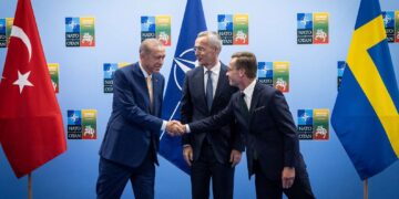 Sekretarz generalny NATO Jens Stoltenberg, prezydent Turcji Recep Tayyip Erdoğan i premier Szwecji Ulf Kristersson, 10 lipca 2023 roku, aut. NATO