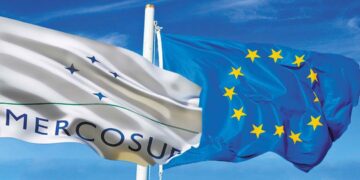 Flagi UE i Mercosur fot. CEDOC PERFIL