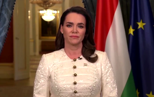 Była prezydent Węgier Katalin Novák, zrzut ekranu z wystąpienia publicznego z 10 lutego 2024 roku, aut. @KatalinNovak_HU z platformy X