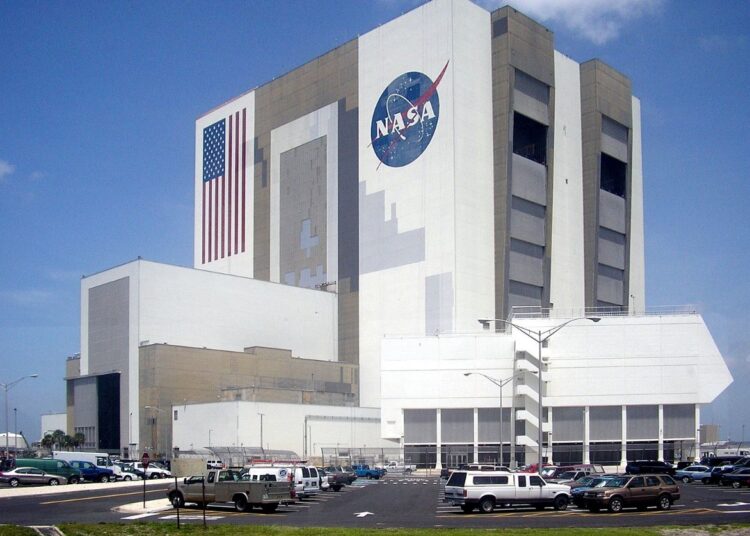 Montaż pojazdów i kontrola startów w Kennedy Space Center, NASA, z Wikimedia