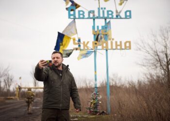 Prezydent Zełeński na wjeździe do Awdijiwki w grudniu 2023 roku fot. Prezydent Ukrainy
