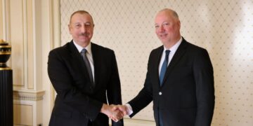 Przewodniczący bułgarskiego parlamentu Rosen Żeljazkow (z prawej) i prezydent Azerbejdżanu Ilham Alijew (z lewej), z: parliament.bg