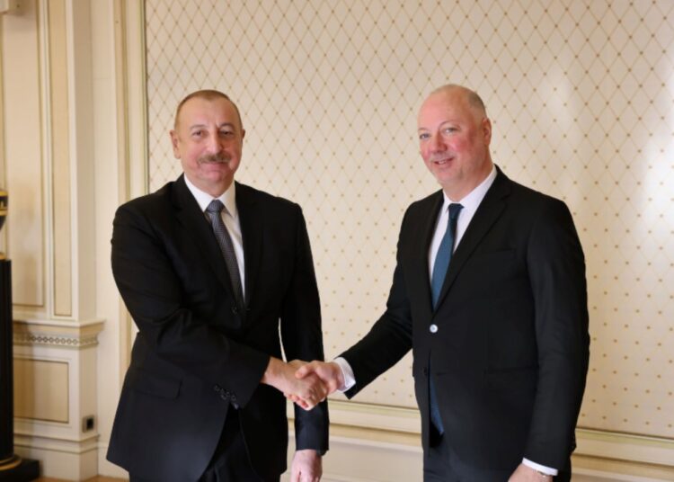 Przewodniczący bułgarskiego parlamentu Rosen Żeljazkow (z prawej) i prezydent Azerbejdżanu Ilham Alijew (z lewej), z: parliament.bg