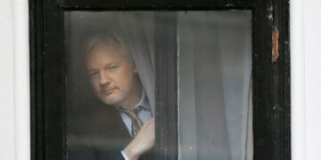 Julian Assange w 2018 roku, aut. BipHoo Company z Flickr