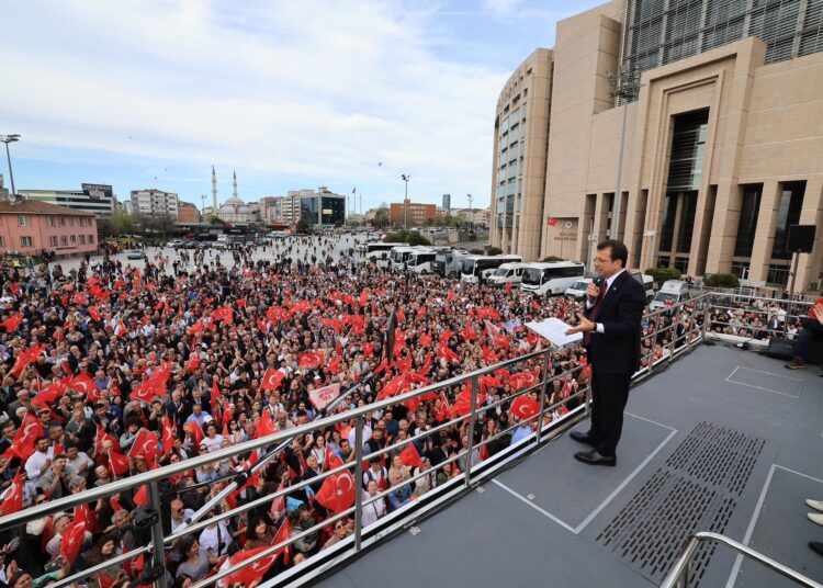 Ekrem İmamoğlu
 przemawiający w Stambule po wygranej w wyborach regionalnych, aut. @ekrem_imamoglu z platformy X