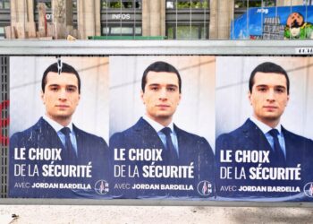 Obecny prezes Zjednoczenia Narodowego Jordan Bardella na plakatach wyborczych z 2021 roku, aut. SYBARTS z Flickr