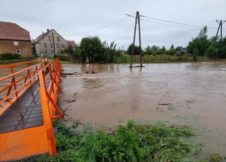 We wrześniu ubiegłego roku Polska doświadczyła skutków powodzi. Uszkodzona została również infrastruktura energetyczna. Fot.: Tauron